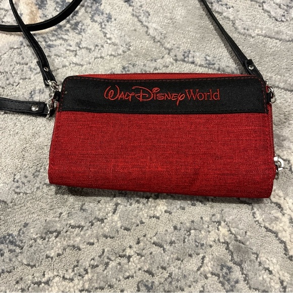 Disney Parks Mickey Mouse Wristlet Wallet Convertible Crossbody Bag 2020 - Picture 6 of 9